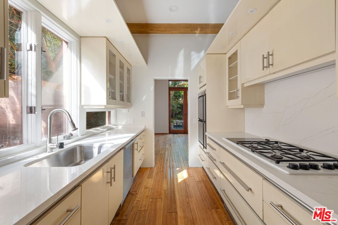 Malibu Colony photo 12