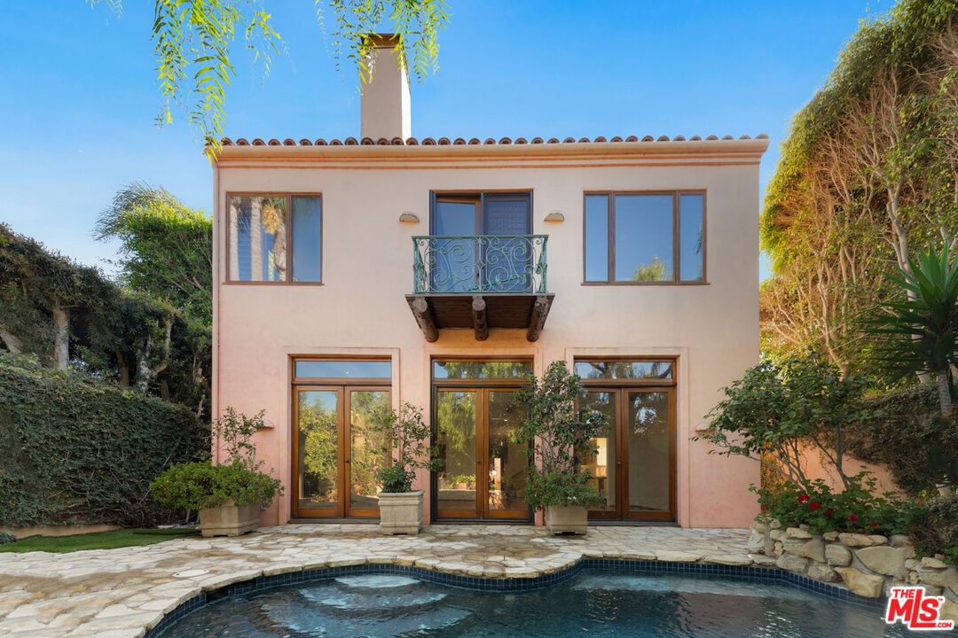 Malibu Colony photo 15