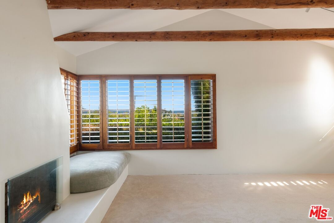 Malibu Colony photo 17