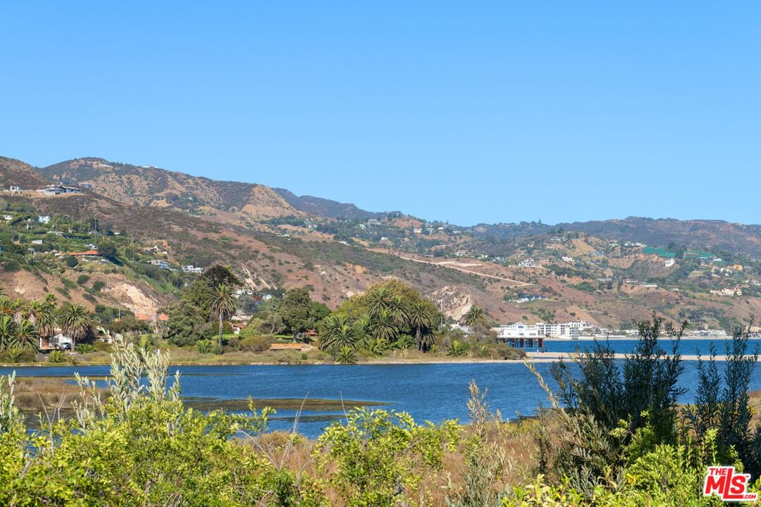 Malibu Colony photo 19