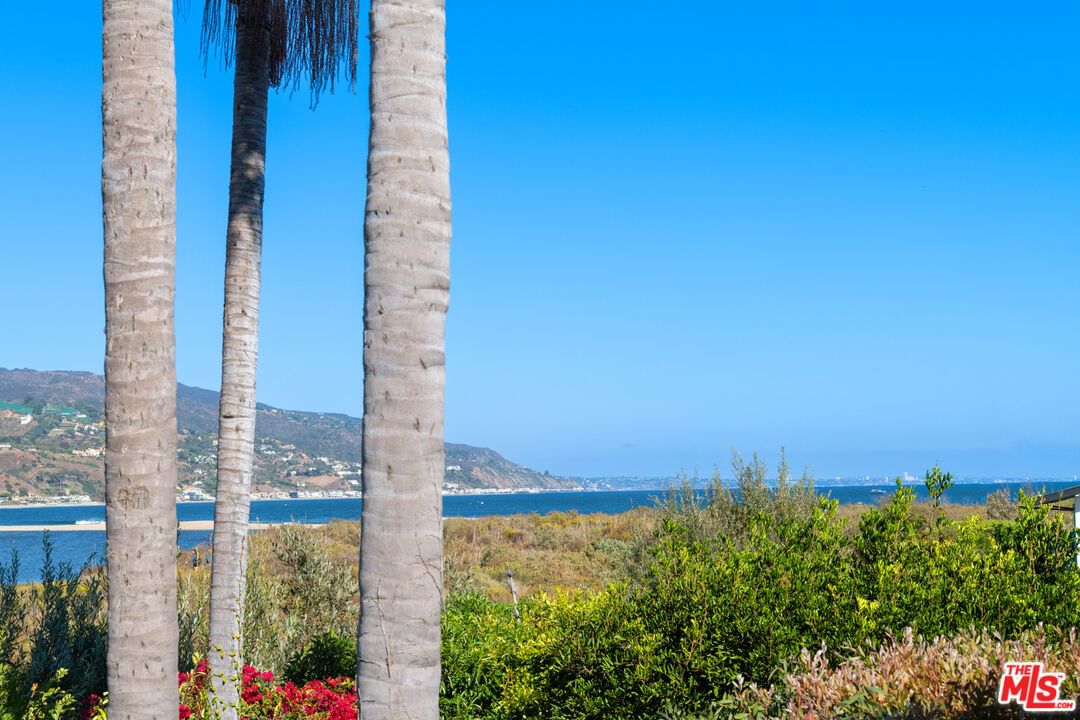 Malibu Colony photo 20