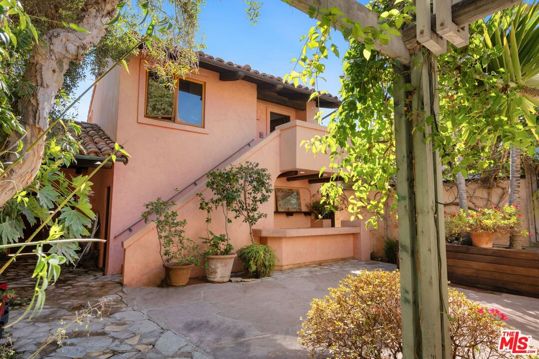 Malibu Colony photo 23