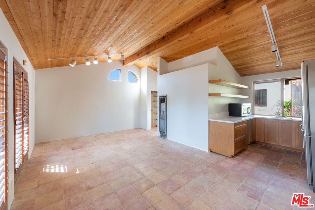 Malibu Colony photo 29