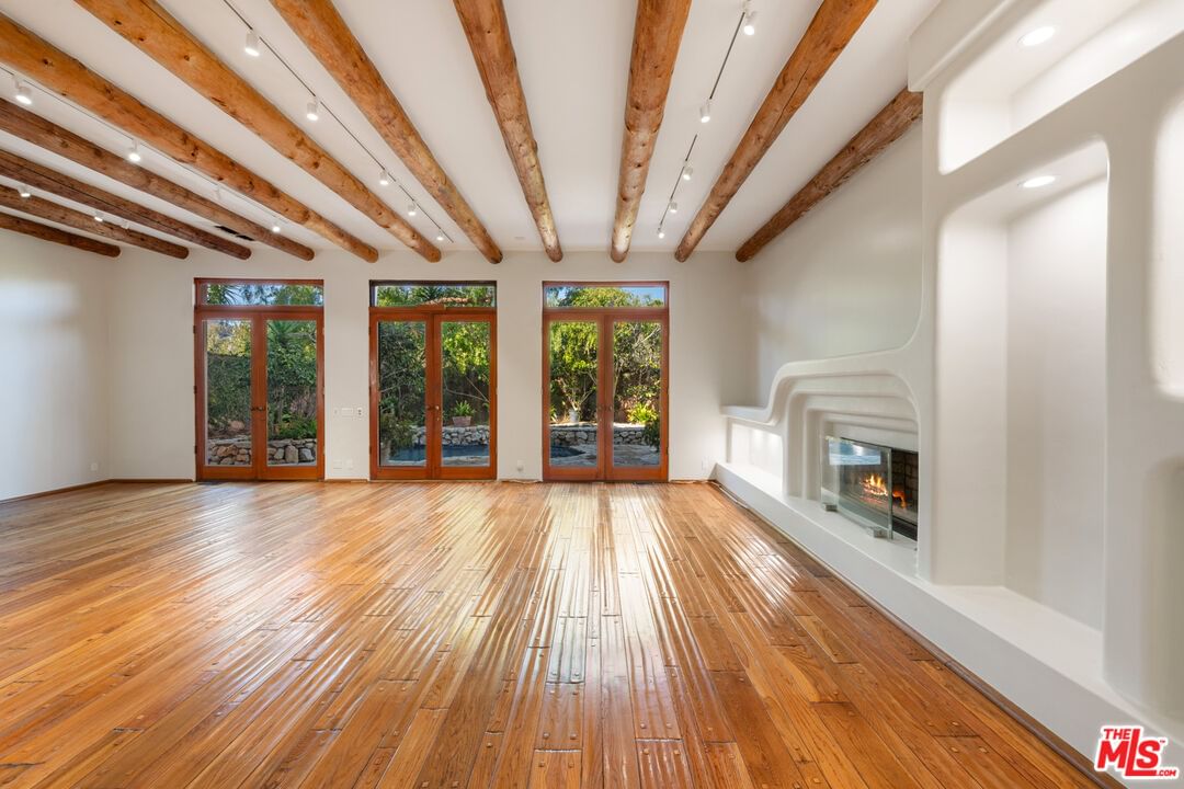 Malibu Colony photo 9