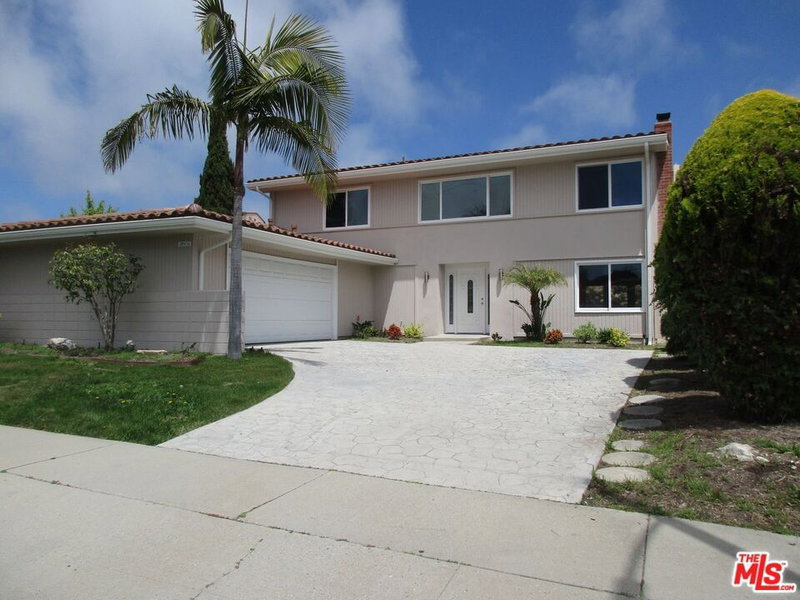 28436 Lomo Dr