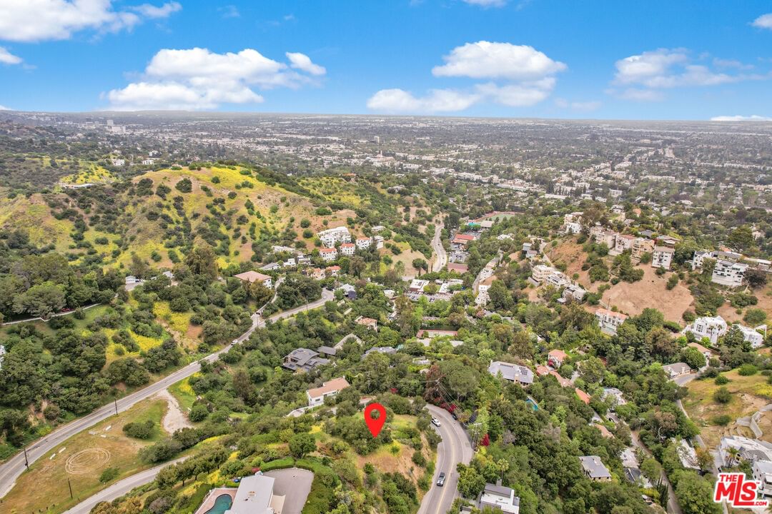 COLDWATER CANYON photo 11
