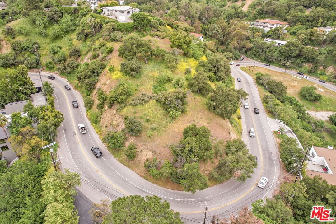 COLDWATER CANYON photo 15