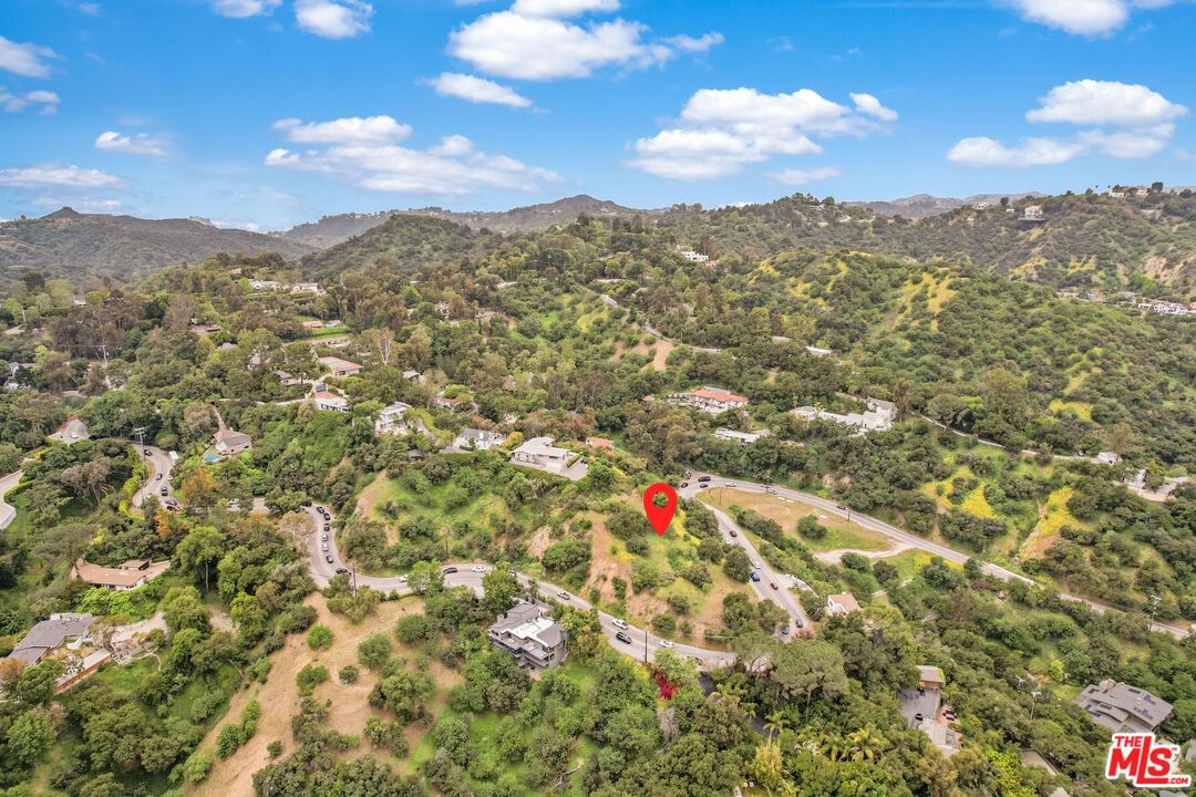 COLDWATER CANYON photo 9