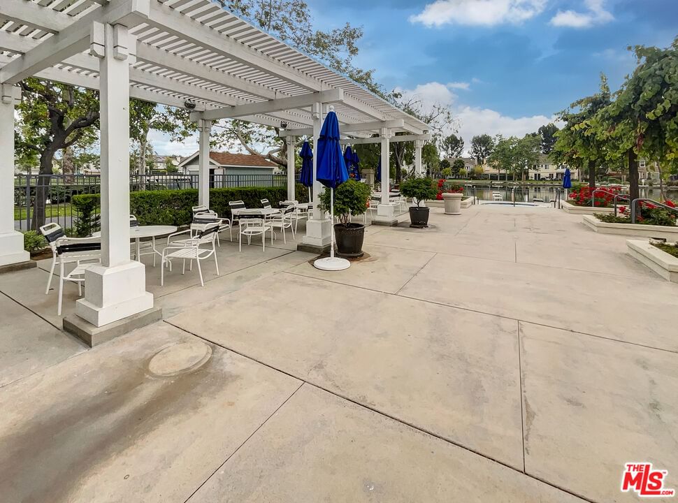 Lakeside photo 15