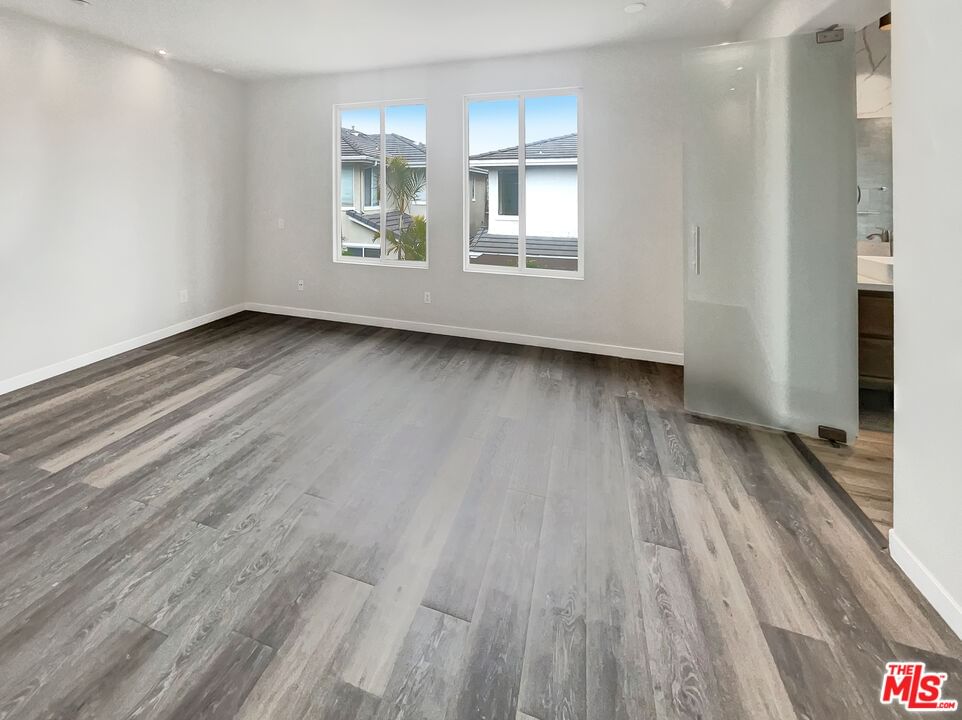 Lakeside photo 34