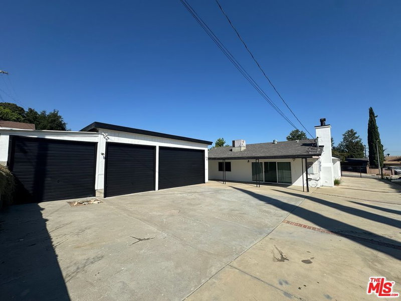 13807 Paddock St