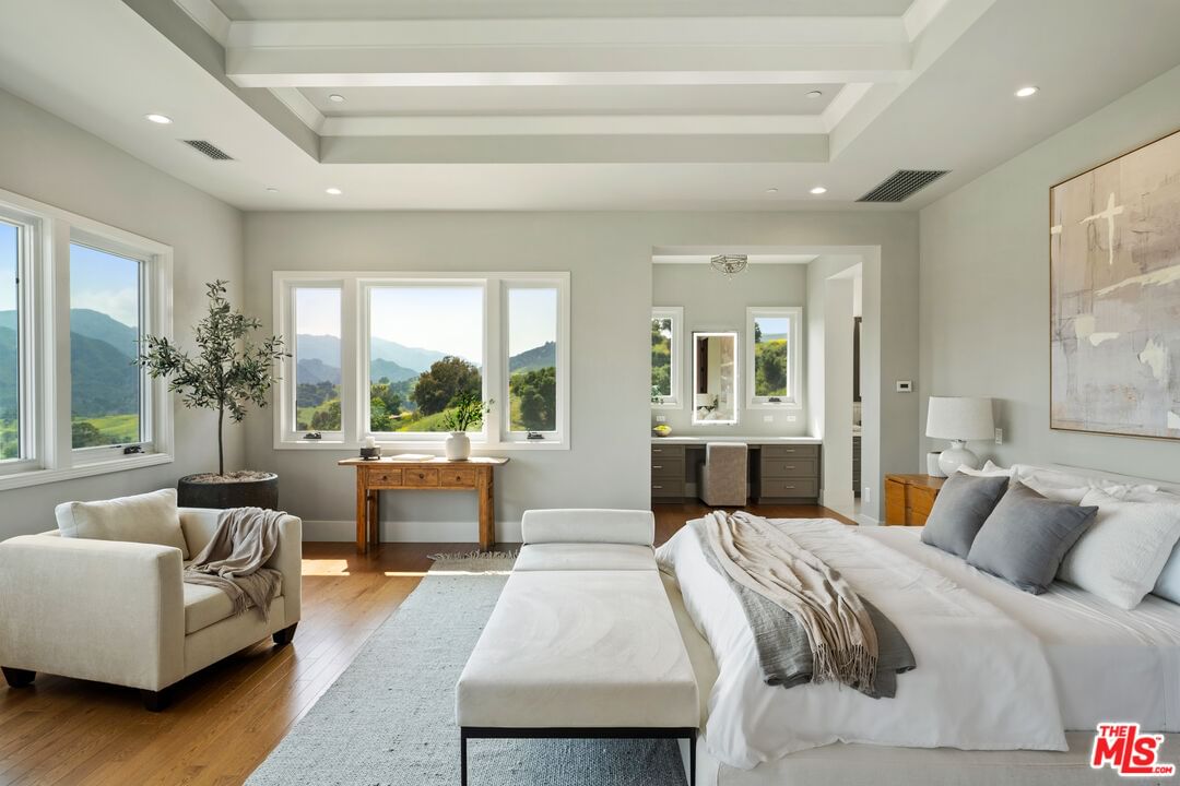 Mulholland photo 18