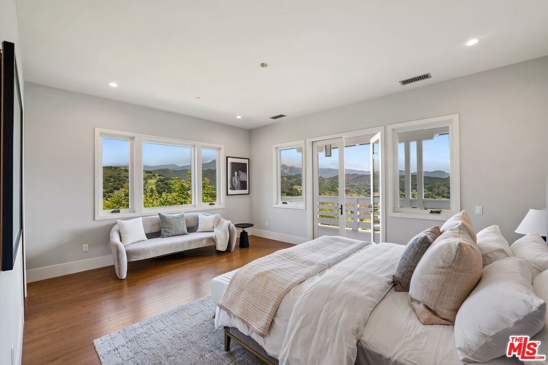 Mulholland photo 28