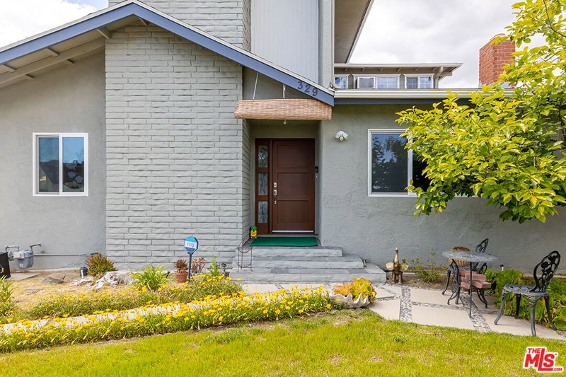 329 Thompson Ave