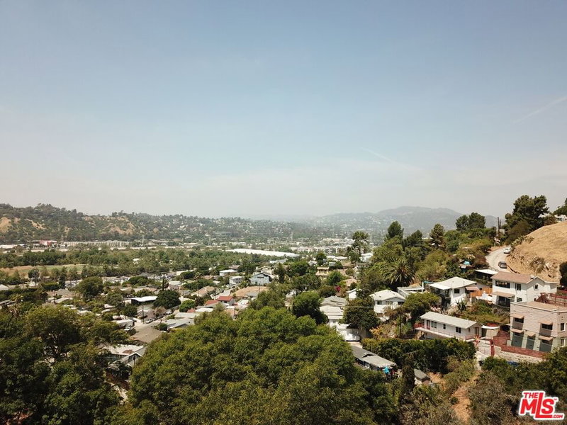 1526 Cliff Dr