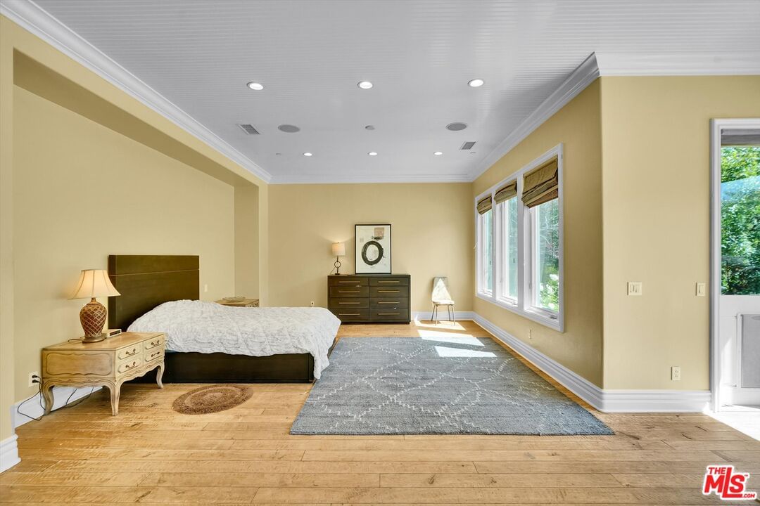 Mulholland photo 18