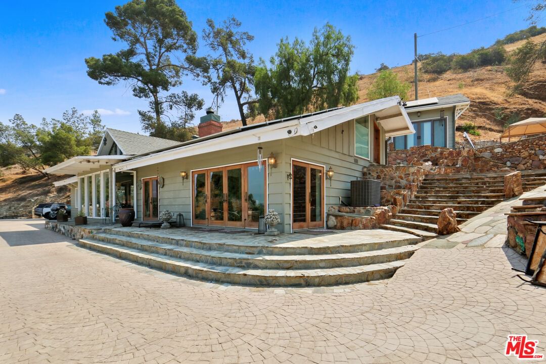 Sunland photo 10