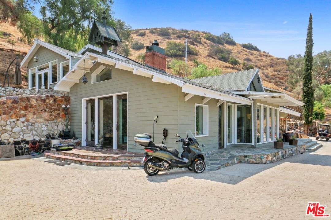 Sunland photo 11