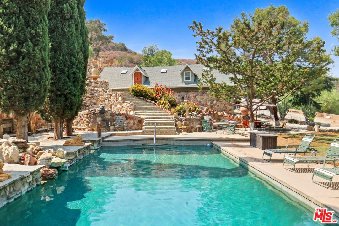 Sunland photo 24