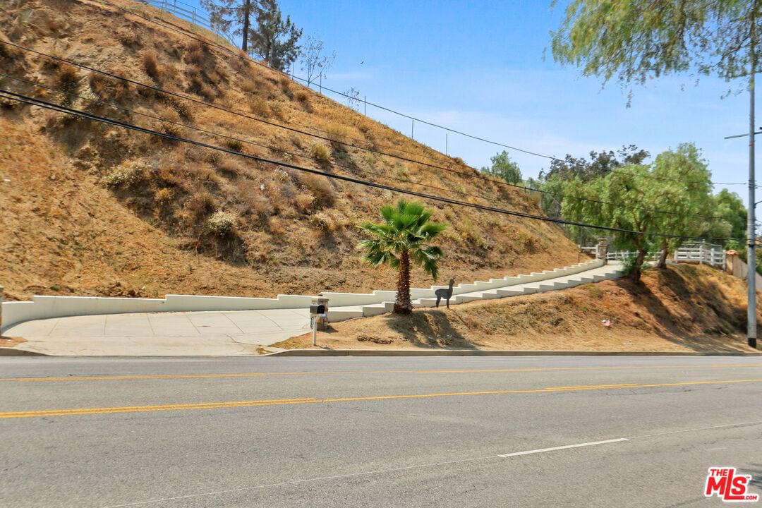 Sunland photo 6