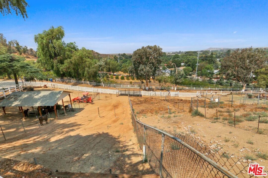 Sunland photo 8
