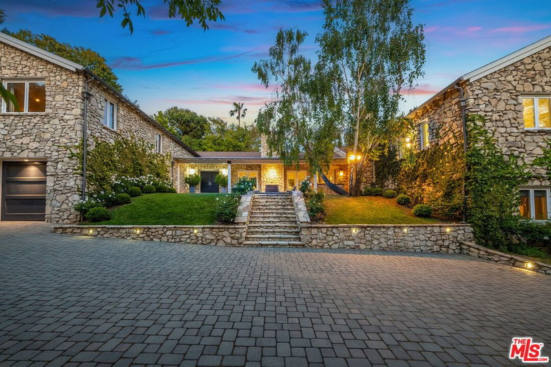 422 Parkwood Dr