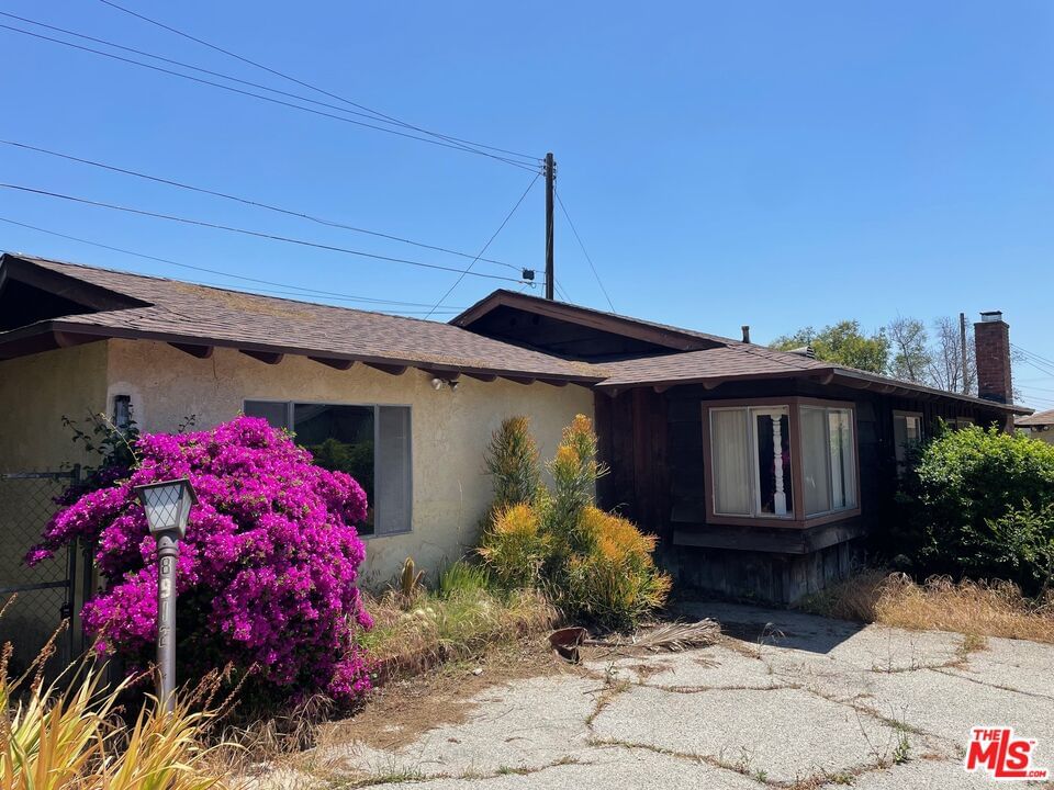 8912 Fairview Ave
