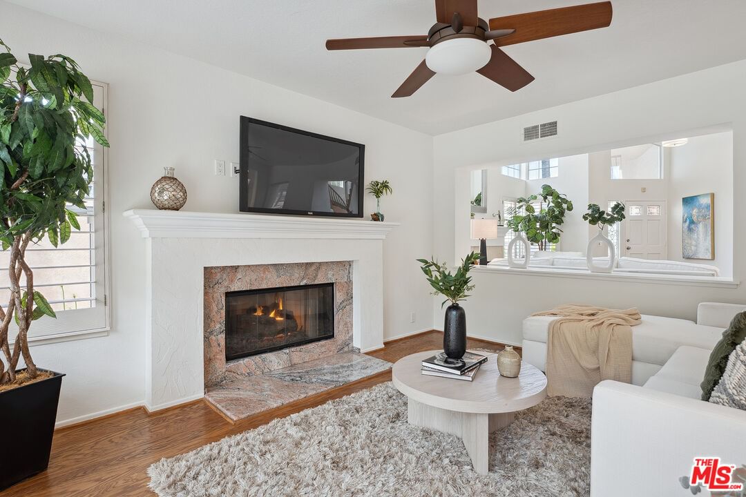 Vista Cerritos photo 15