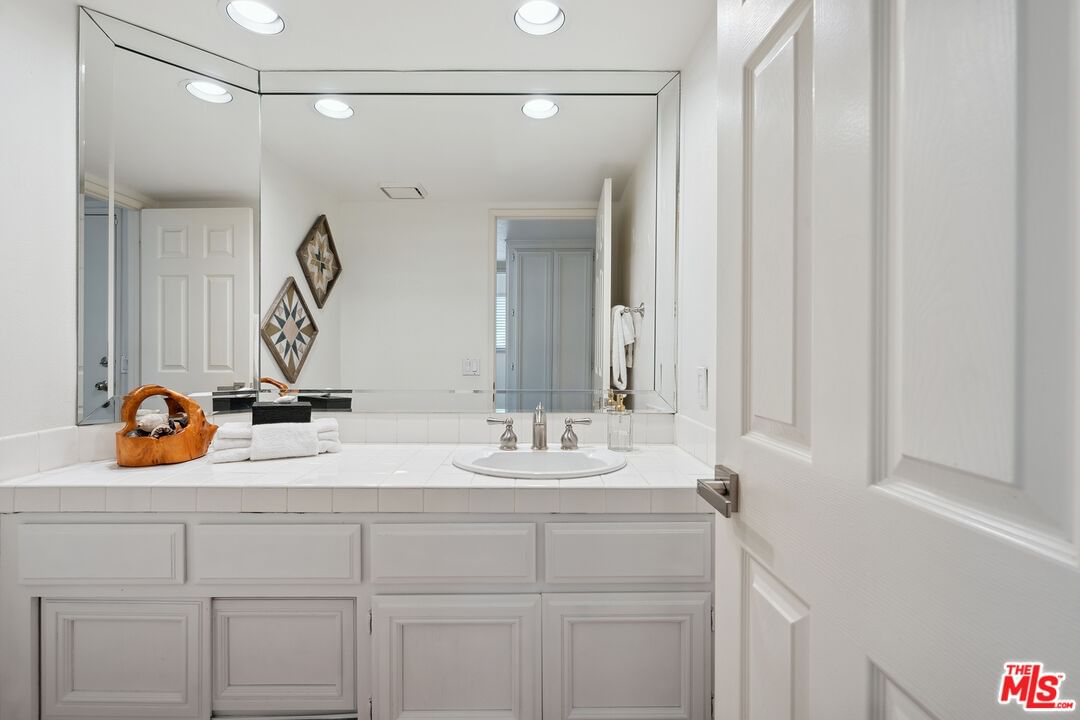 Vista Cerritos photo 24