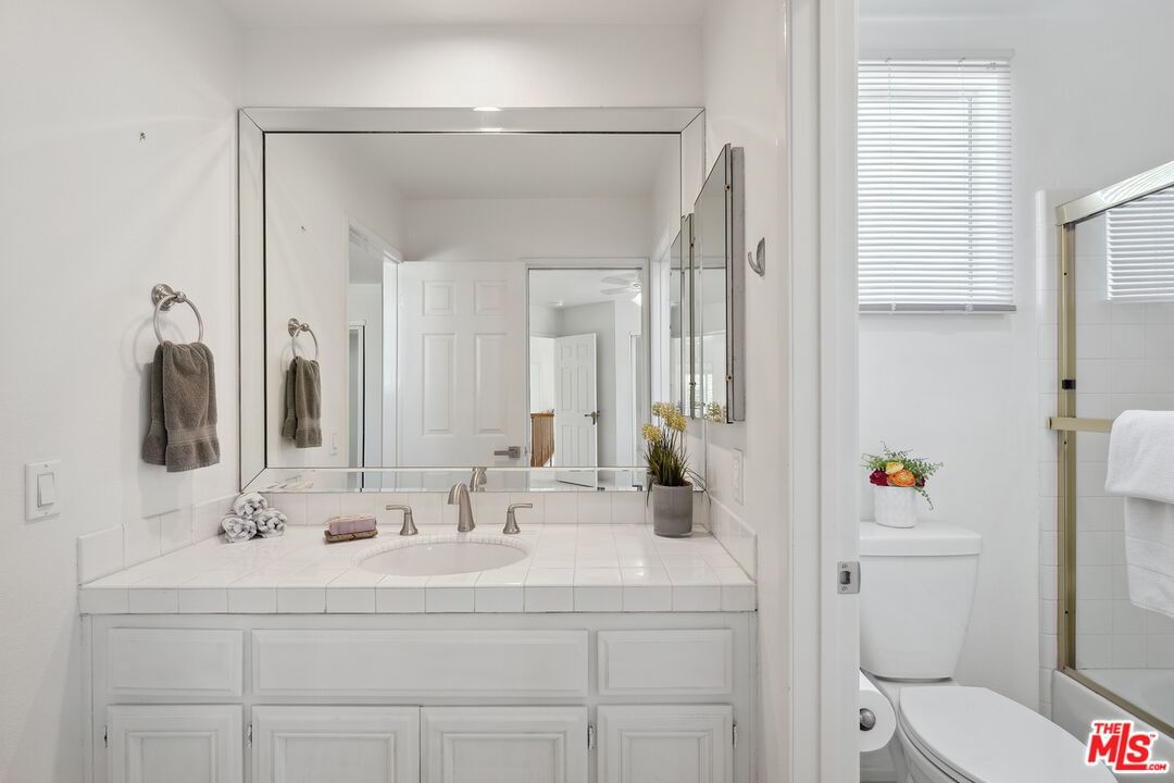 Vista Cerritos photo 31