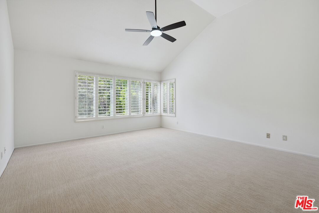 Vista Cerritos photo 36