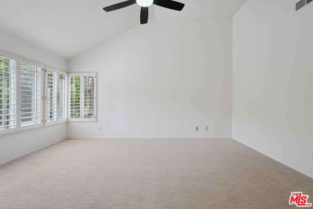 Vista Cerritos photo 38