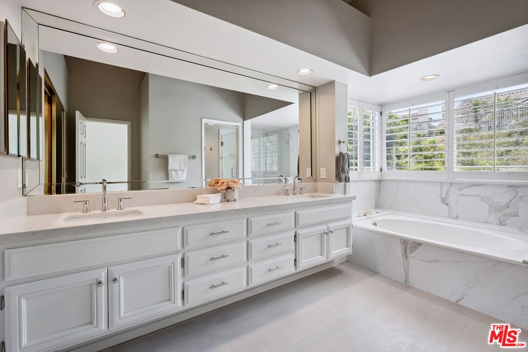 Vista Cerritos photo 39