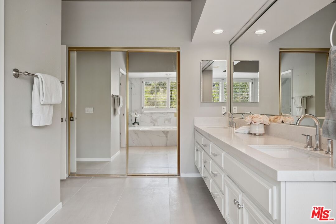 Vista Cerritos photo 42