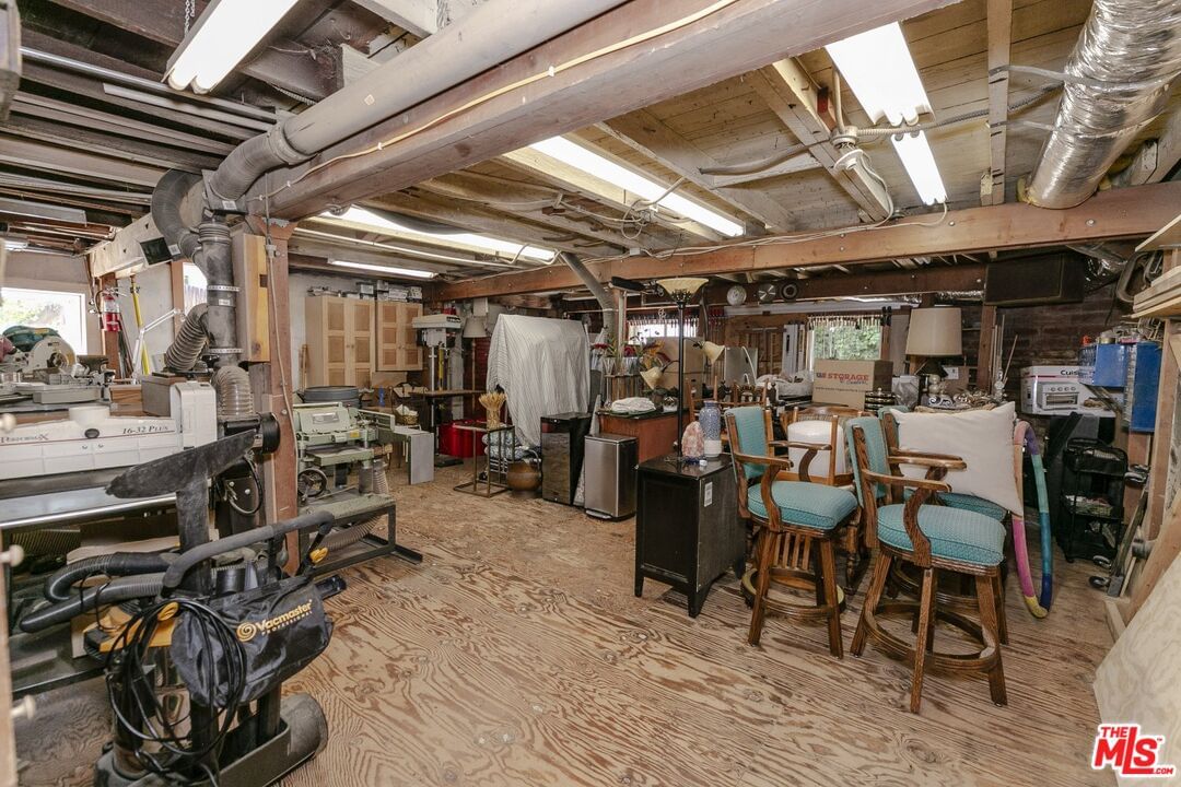 Henrietta photo 12