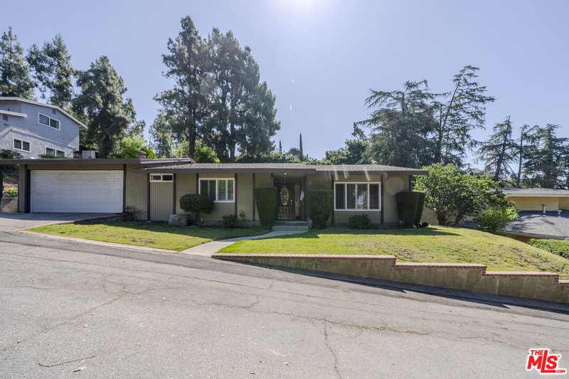 5432 La Crescenta Ave