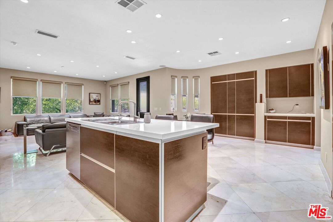 Oakridge photo 14