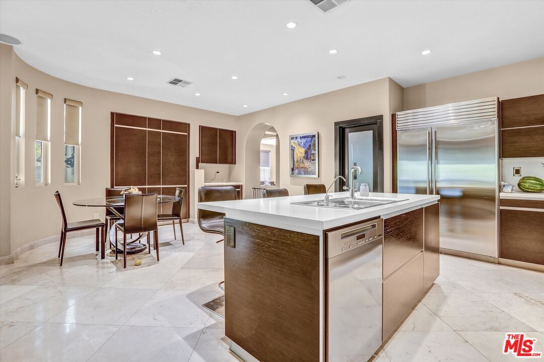 Oakridge photo 15
