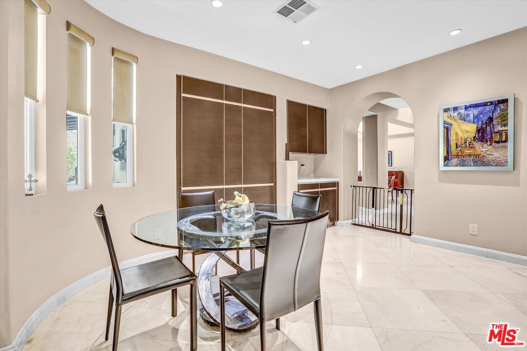 Oakridge photo 17