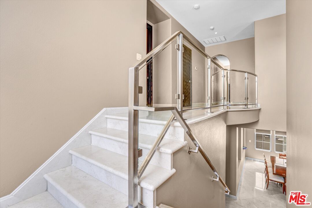 Oakridge photo 21