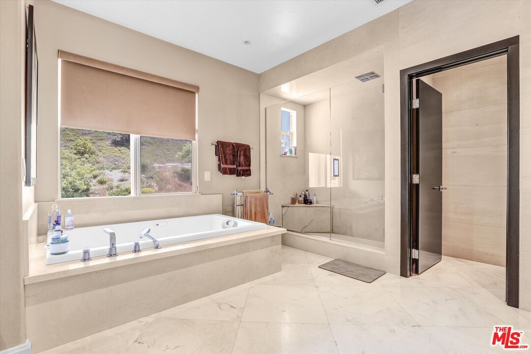 Oakridge photo 26