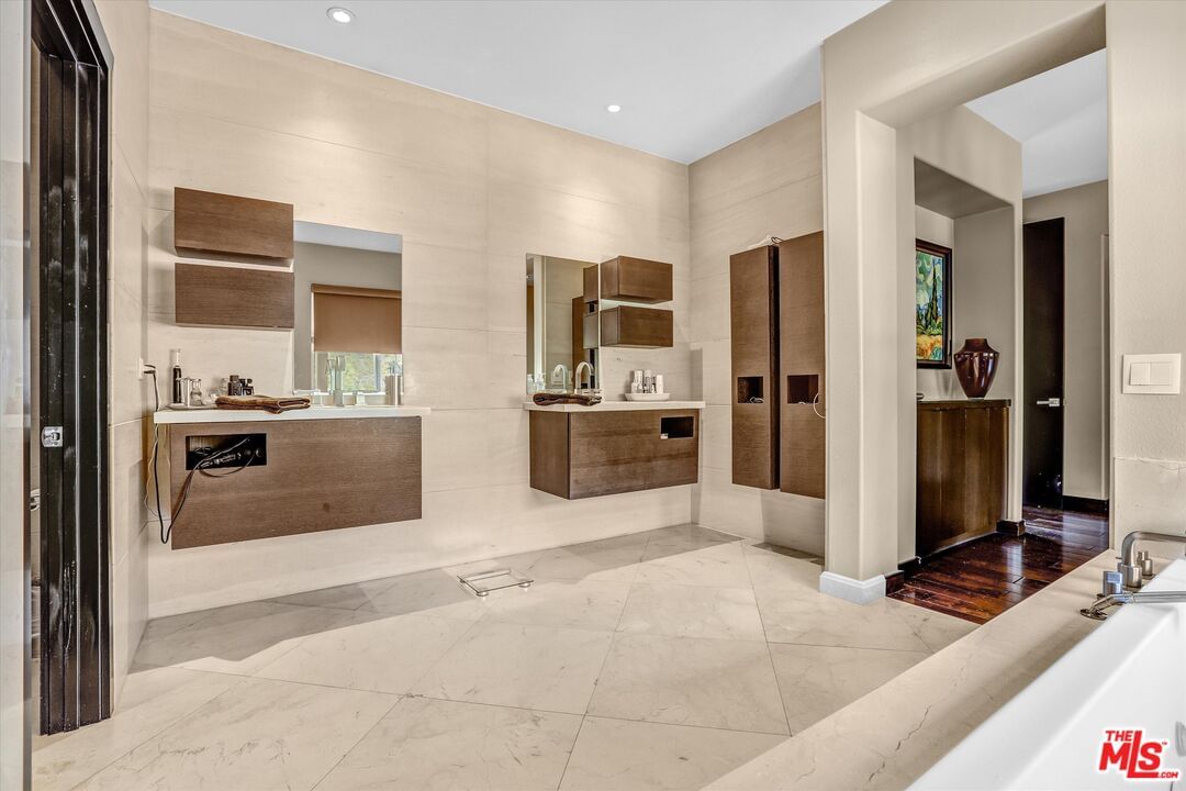 Oakridge photo 27