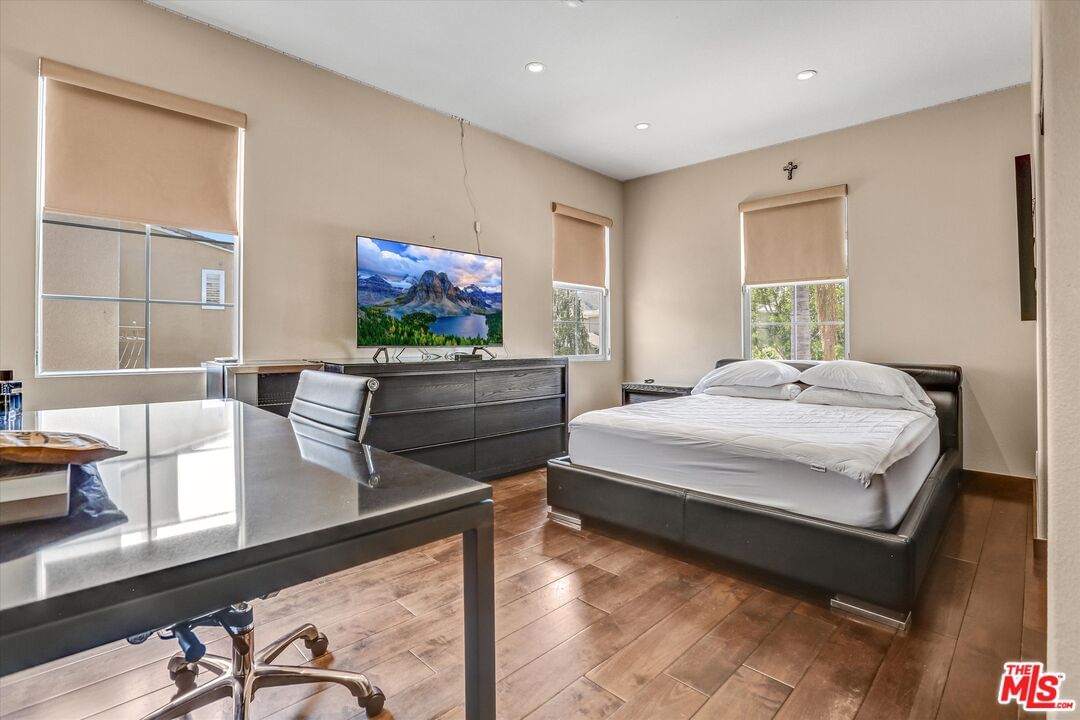 Oakridge photo 28