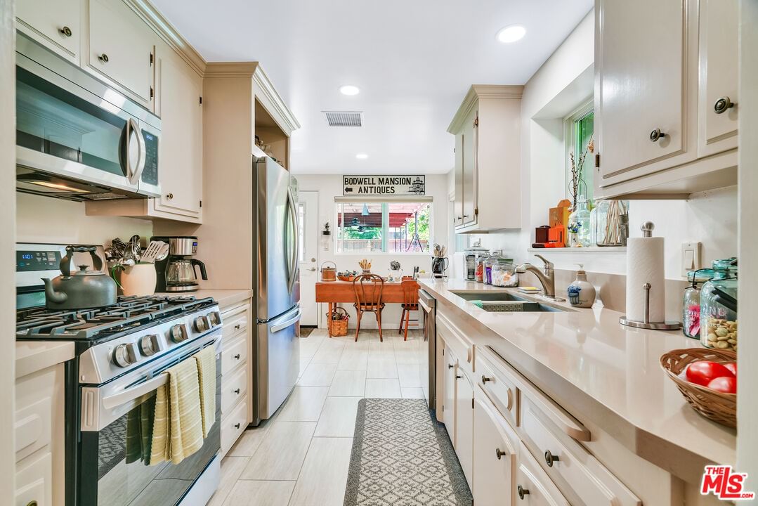 Stratford photo 21