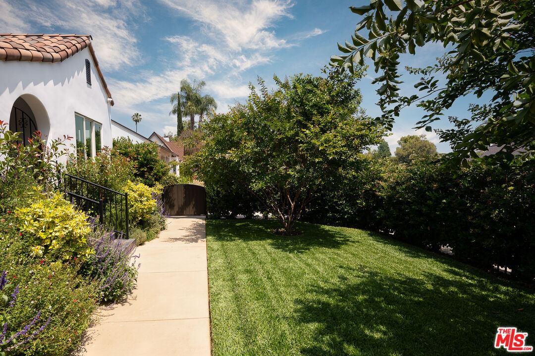 Rose Villa photo 3