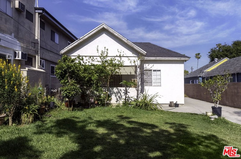 432 Mentor Ave