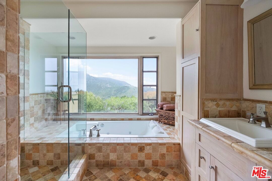 Hillview photo 12