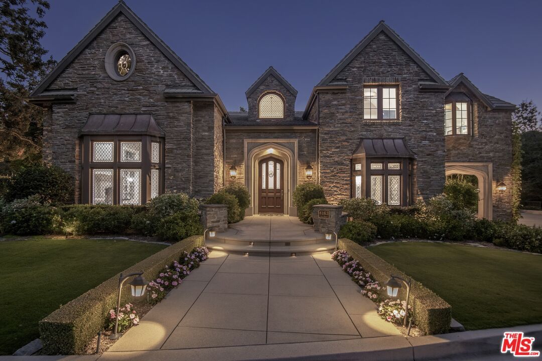 Oak Place photo 1