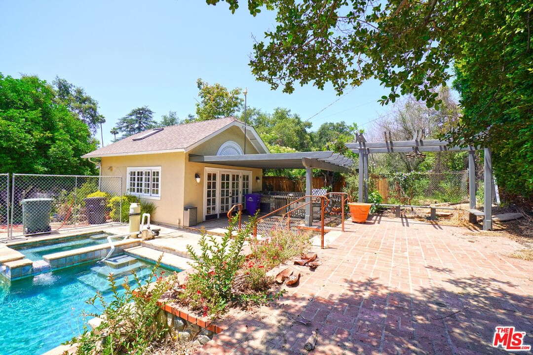 Homewood photo 15