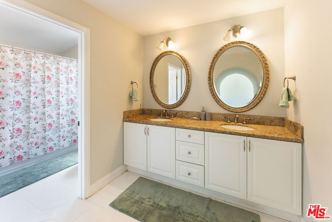 Justin photo 13